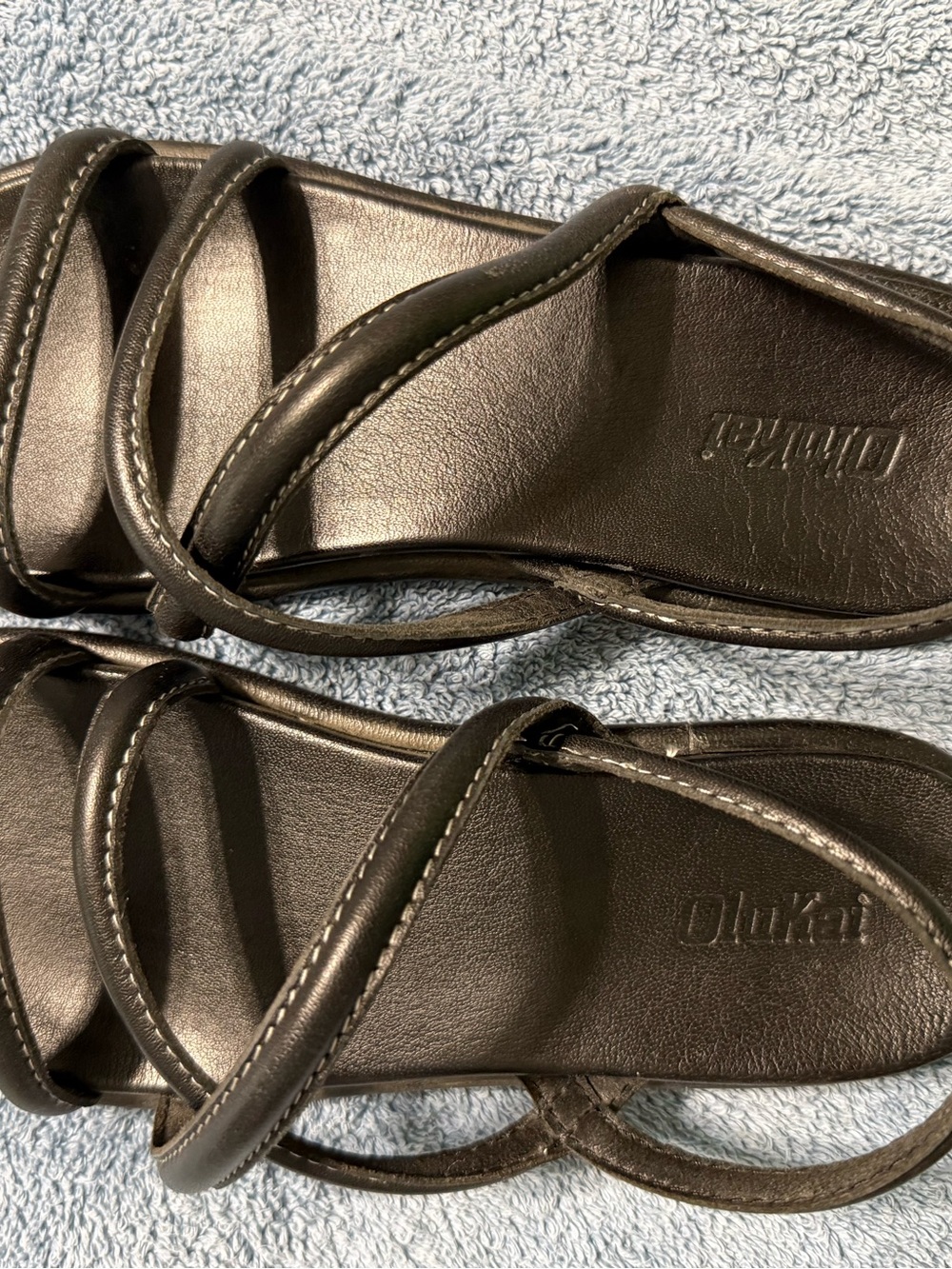 OluKai Women's Black Twisted Strap Slide Sandals